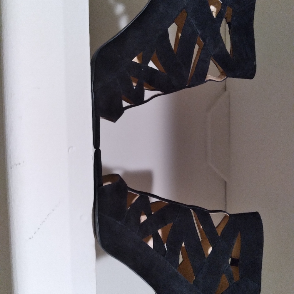 Shoes - Picture 2 of 4